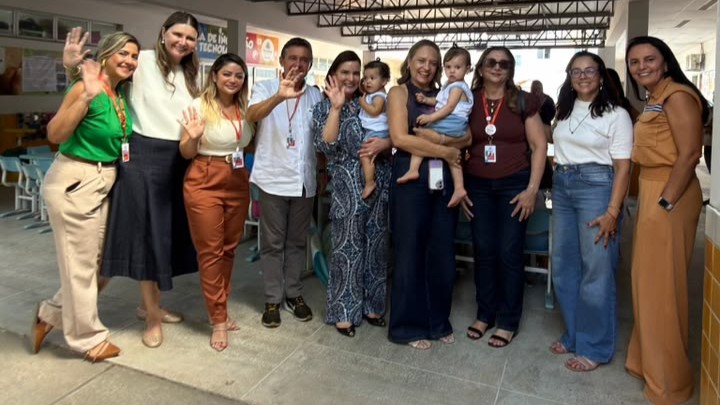 Participantes da ação posam para a foto